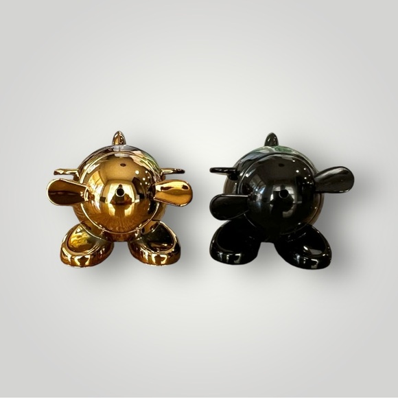 Virgin Atlantic Airlines Salt & Pepper Cute Airplane shakers Collectible Set New - Picture 9 of 10